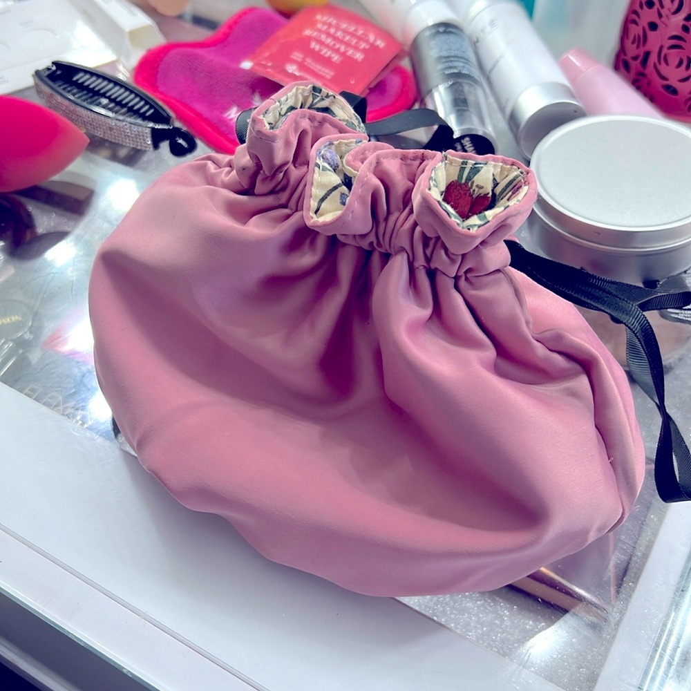 Gucci Beauty Pouch Pink Floral Luxe Jewelry Travel Storage Drawstring Designer